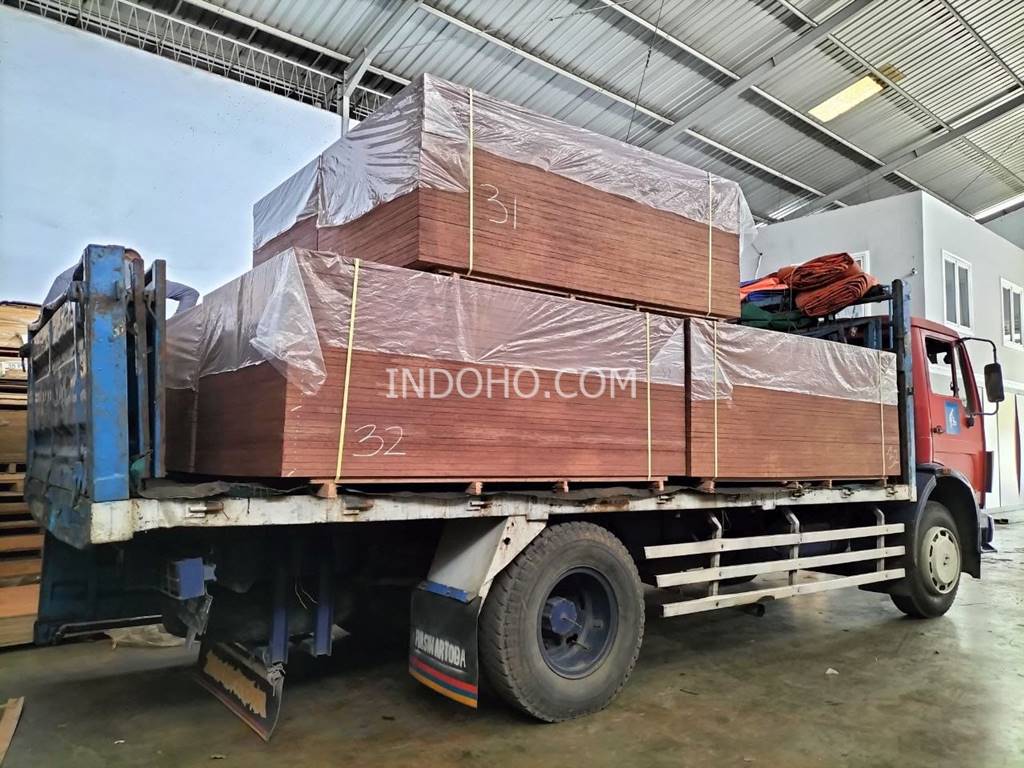pengiriman container plywood 28mm kruing
