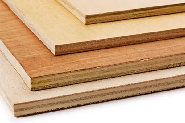 Varian ketebalan plywood atau multiplek mulai dari 2,5mm hingga 25mm di gudang Indoho.