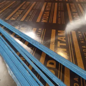 Stok distributor triplek cor Kuda Hitam untuk proyek konstruksi gedung dan jembatan