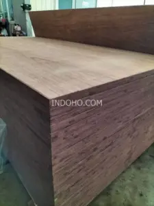 Tumpukan triplek kontainer 28mm full kruing kualitas ekspor dengan 19 lapisan kayu padat untuk kekuatan lantai peti kemas.