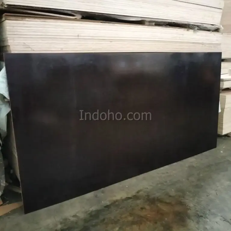 Permukaan halus triplek film polos tanpa logo dengan lapisan phenolic resin kualitas tinggi